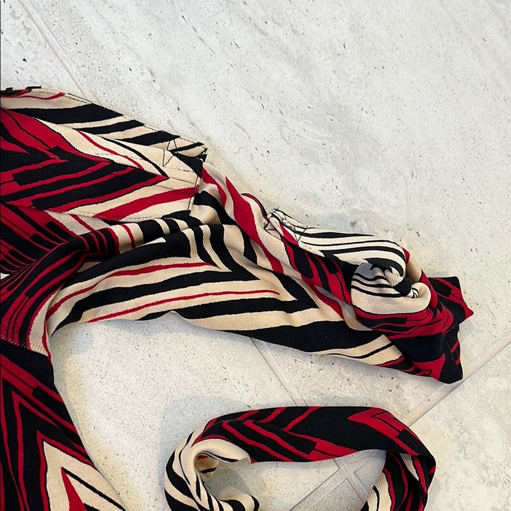 Diane Von Furstenberg Red and Black Long Sleeve Wrap Dress - Picture 6 of 10